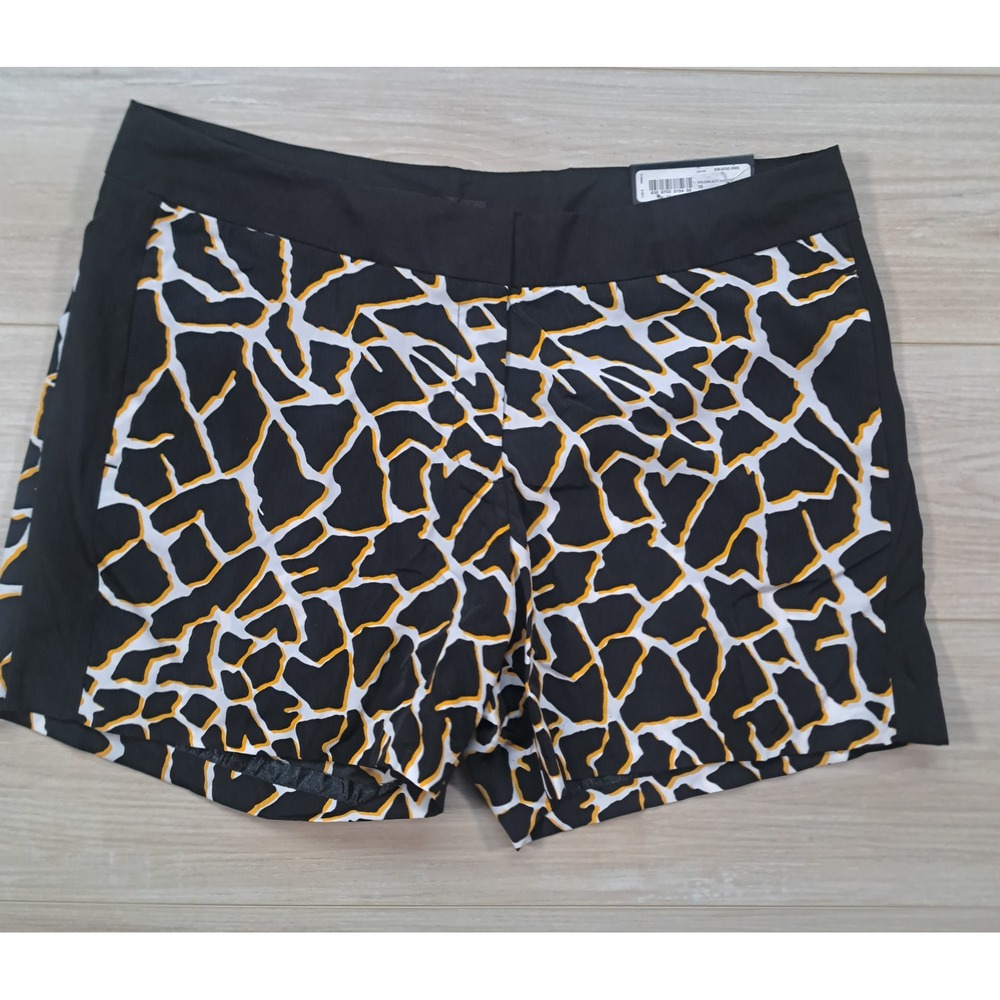 Worthington Womens Slim Fit Giraffe Print Shorts Black Gold White Size 16 NWT